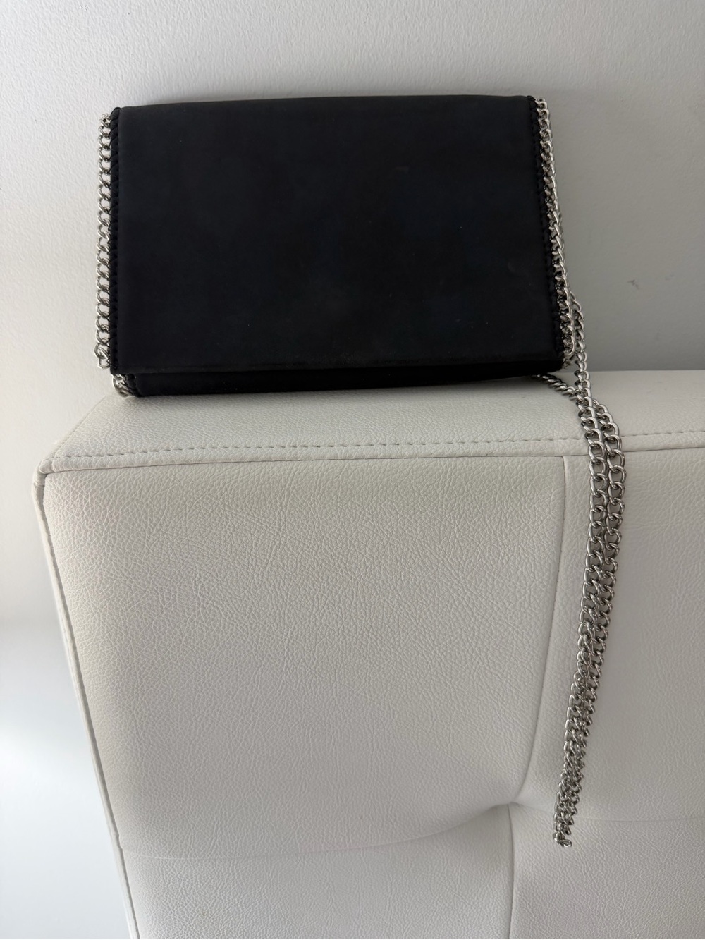 Chelsea28 Black Textured Brush
Finish Crossbody with Silver Chain